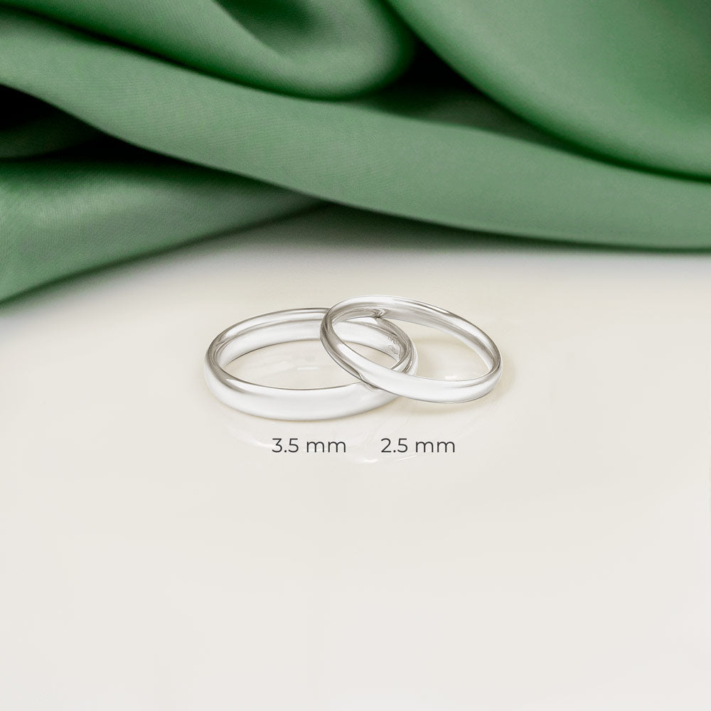 Two 9ct White gold wedding band in 2.5mm and 3.5mm displayed on a green and white background