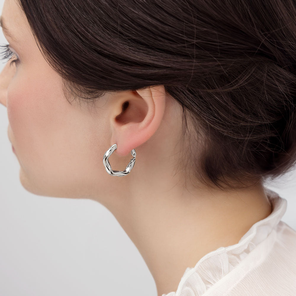 20 mm Twisted Hoop Earrings in Silver Brass Model